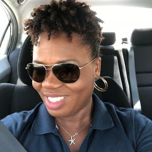 Meet your Posher, Dionne